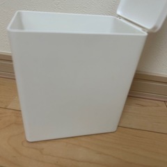 無料⭐️蓋付き収納ケースの画像