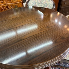 値下げしました 中古品　カリモク　コロニアルシリーズ　円卓ダイニング5点セット　キャスター難あり　公田店の画像