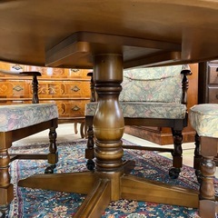 値下げしました 中古品　カリモク　コロニアルシリーズ　円卓ダイニング5点セット　キャスター難あり　公田店の画像