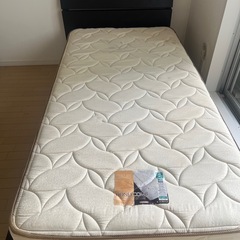 収納付きセミダブルベッドの画像