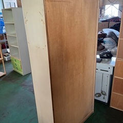 レトロポップ 食器棚 キャビネット 飾り棚 昭和レトロ アーチ 両開き ガラス戸ショーケース コレクションの画像