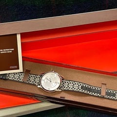 稼働 COACH 腕時計 シグネチャー柄 シルバー ラウンド レディース 腕時計の画像