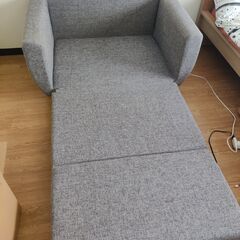 【決まりました】脚付きグレーソファベッドの画像