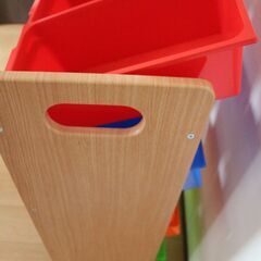子供のおもちゃ整理家具の画像