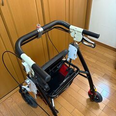 介護用の歩行器　の画像