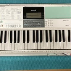 CASIOの光ナビゲーションキーボード、LK-512の画像