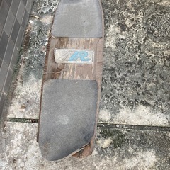 スケボーと竹馬の画像
