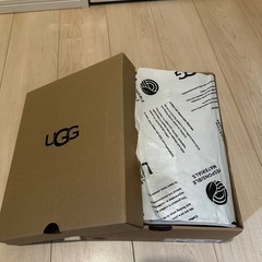 UGG ゴールデングロウ　サンダル　25センチの画像