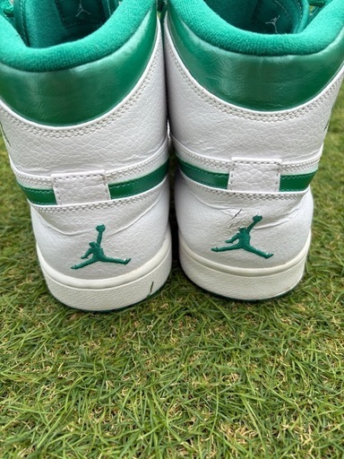 NIKE AIR JORDAN 1 RETRO 