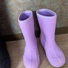 大人用と子供用長靴の画像