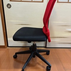 椅子　デスクチェア　コマ付き　高さ調節可能 の画像