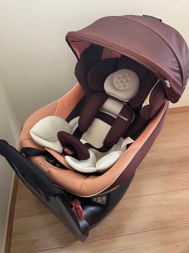 チャイルドシート　Combi     ネルームエッグショック