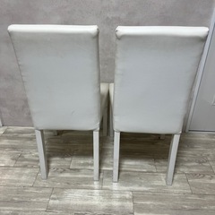 白いすみ2脚の画像