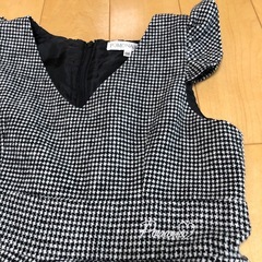 女児用アウターとワンピースの画像