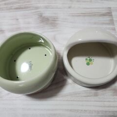 小動物のエサ用の器の画像