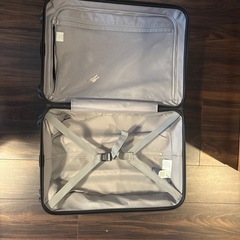 無印良品
キャリーバーの高さを自由に調節できるストッパー付きハードキャリー（３５Ｌ）ダークグリーンの画像