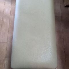 テーブル　ベンチ　椅子　差しあげます。の画像