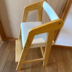 [お話中です］イス　ベビーチェア　2個セットの画像