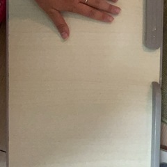 小さなテーブルの画像