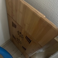 小さなテーブルの画像