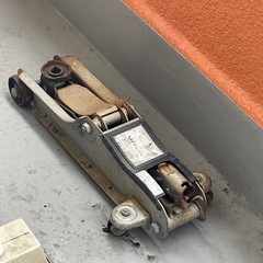 2トンジャッキの画像