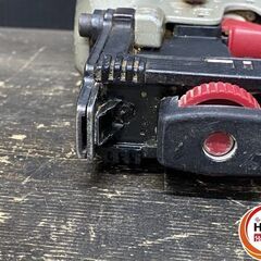 【引き取り限定】【中古品】MAX マックス TA-225/1025J 常圧 エアネイラ タッカー ステープル肩巾:10mm/足長:13-25mm 空気圧範囲:0.4-0.8MPa ※本体のみの画像