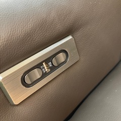 ニトリ　本革製2モーター電動パーソナルチェアの画像