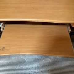 パソコンデスクの画像