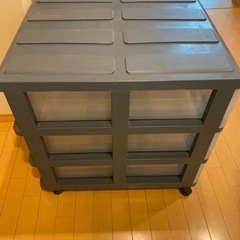 キャスター付き衣装ケースの画像
