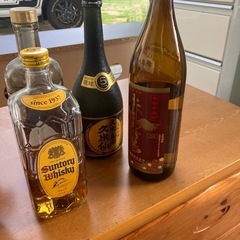 ブランデー　ウィスキー　泡盛　焼酎　古酒　タンス　棚の画像