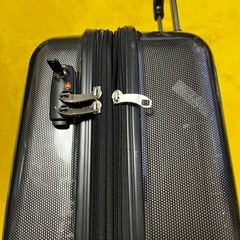 スーツケースSサイズ
34-39リットル（機内持ち込み可）の画像