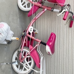 子供用　自転車　補助輪あり　パンクしてます✳︎現状渡しの画像