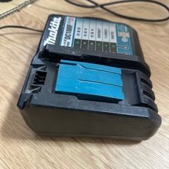 マキタバッテリー充電器の画像