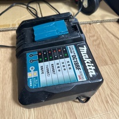 マキタバッテリー充電器の画像
