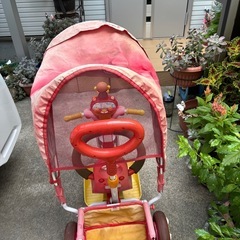 子供の三輪車の画像
