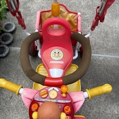 子供の三輪車の画像