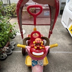 子供の三輪車の画像