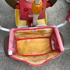 子供の三輪車の画像