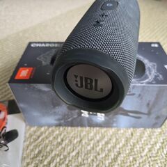 JBL CHARGE ESSENTIAL Bluetooth スピーカーの画像