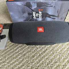 JBL CHARGE ESSENTIAL Bluetooth スピーカーの画像