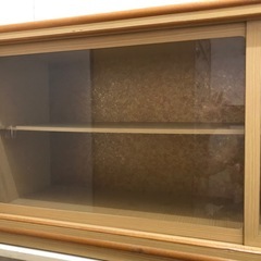 ガラス引き戸の和風飾り棚   の画像