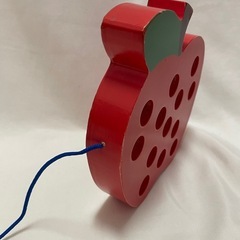りんご　ひも通し　知育玩具　木のおもちゃの画像