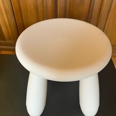 IKEA イケア　マンムット　子供　チェア　椅子の画像