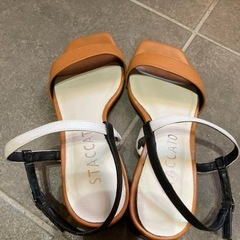 STACCATO モルスリングシリンダーヒールサンダルの画像