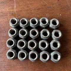 タイヤ　ナット　鉄屑の画像