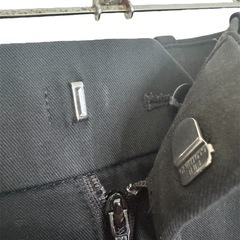 【ユニクロ】黒 スラックス ジッパー式 後ろポケット付きの画像