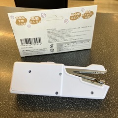 M2509-207 簡単ハンドミシン 小型 ミシン ホワイト 動作確認済み キズ汚れ有りの画像