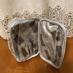 お化粧ポーチ（美品）の画像
