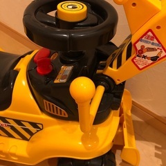 乗れるショベルカーおもちゃの画像