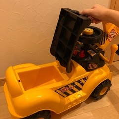 乗れるショベルカーおもちゃの画像